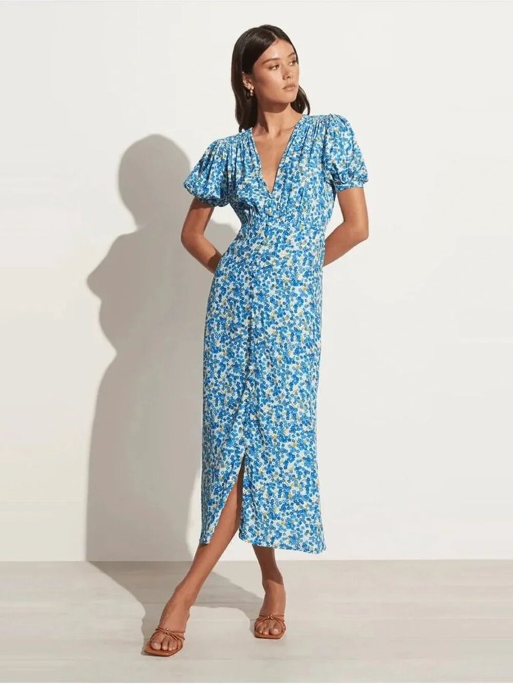FAITHFULL THE BRAND • Bellavista Midi Dress in Lou Floral Print Blue Size 8 / Lg